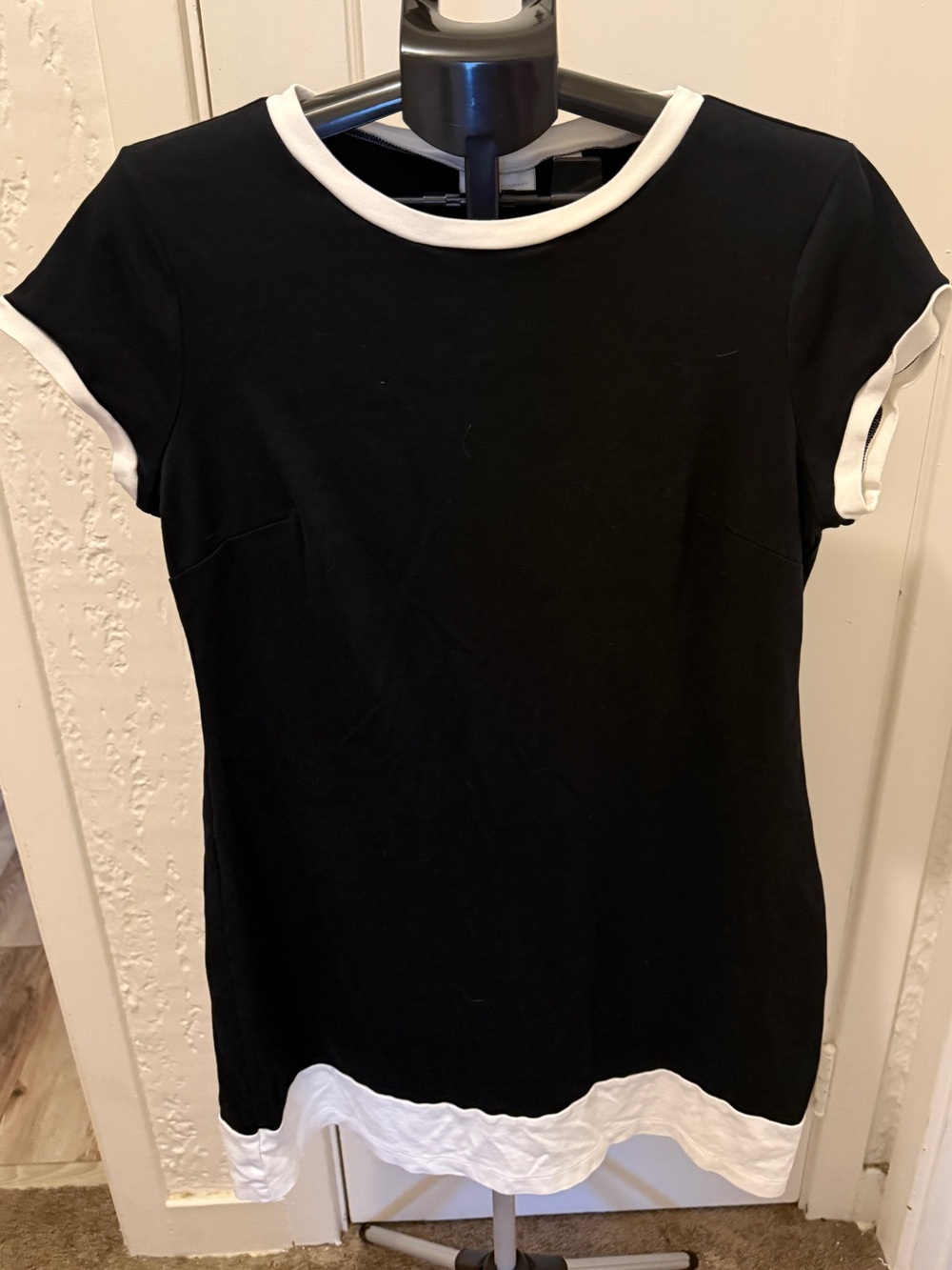 New York & Company xl Women’s Black Tee with White Trim - Classic Contrast Top